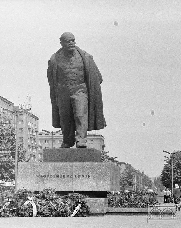 Pomnik Lenina w nowohuckiej Alei Róż stał 16 lat