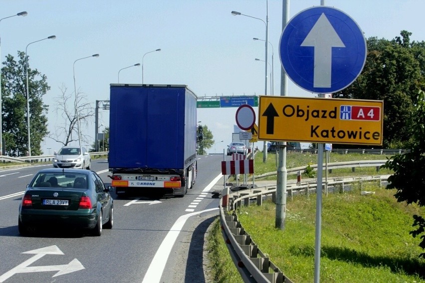 Remont na A4: Drogowcy zamknęli zjazd na Opole i zrywają starą nawierzchnię (ZDJĘCIA)