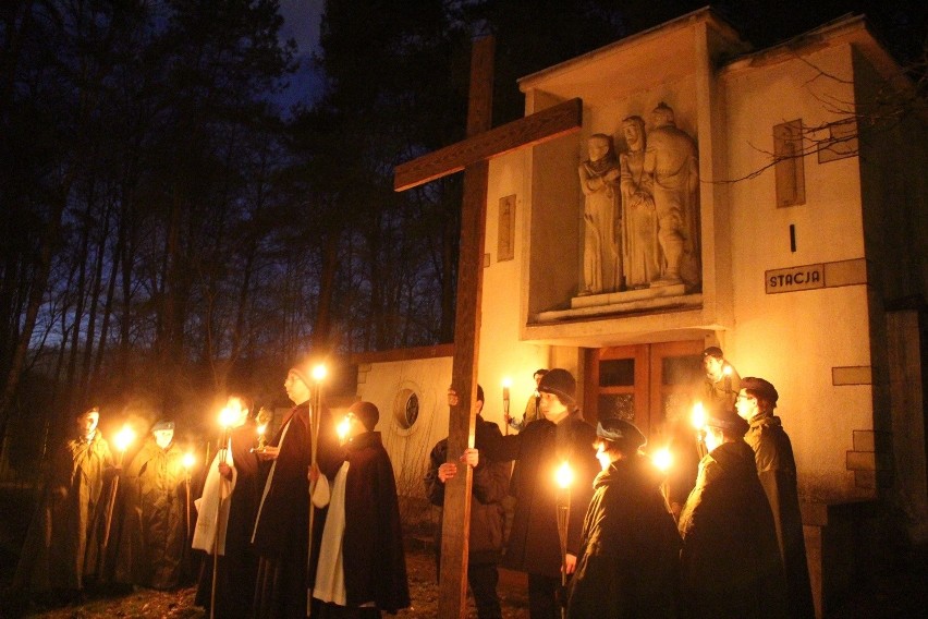 Wielki Piątek 2015: Droga krzyżowa w katowickich Panewnikach