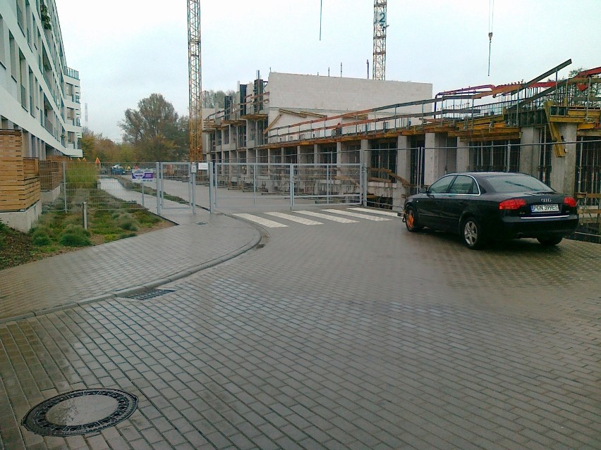 Smolna w Poznaniu: Będą płatne garaże zamiast parkingu?
