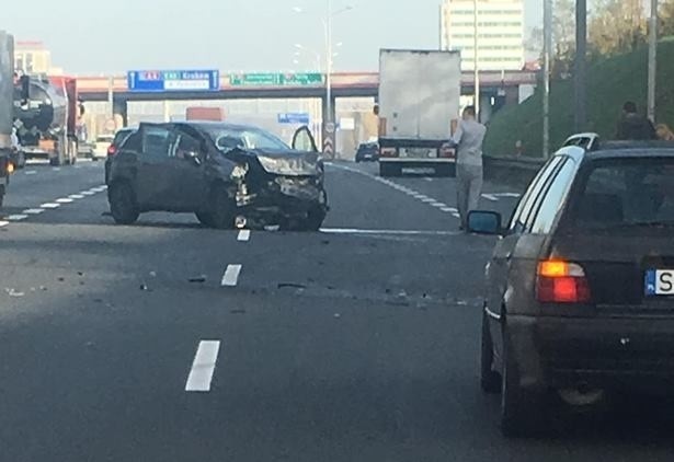 Wypadek na A4 w Katowicach na wysokości AWF. Autostrada zakorkowana