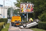 Wypadek na Legnickiej. Samochód dachował, kierowca pijany! (ZDJĘCIA)
