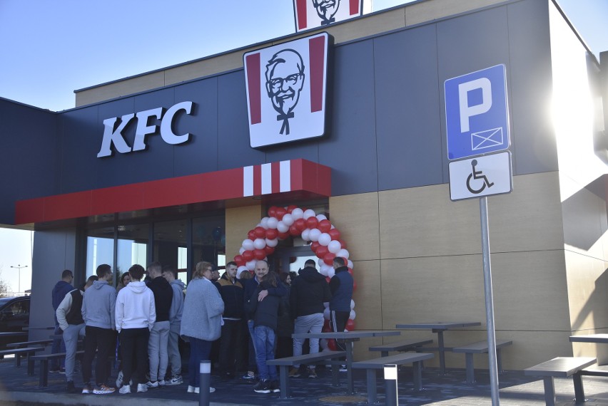 Tak wyglądało otwarcie KFC w Brzesku.