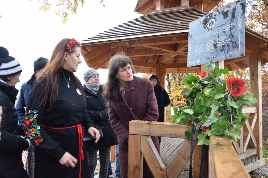 Inicjatorzy happeningu przy altanie widokowej na Górze...