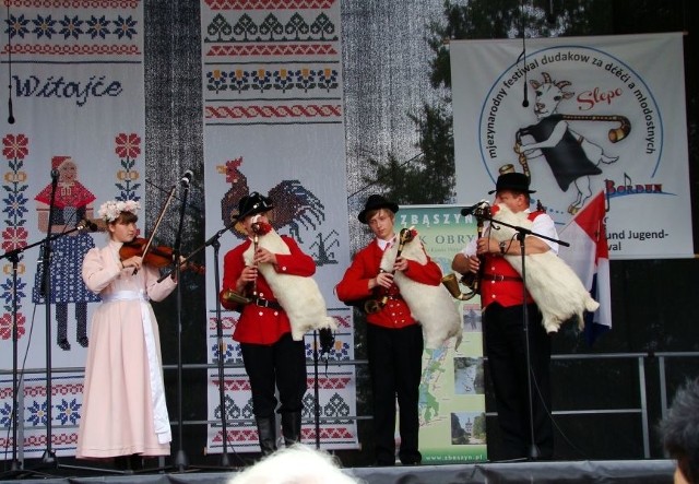 W niemieckiej miejscowości Schleife odbył się I Międzynarodowy Dziecięcy i Młodzieżowy Festiwal Gry na Dudach. Zbąszyń reprezentowały różne zespoły i kapele.
