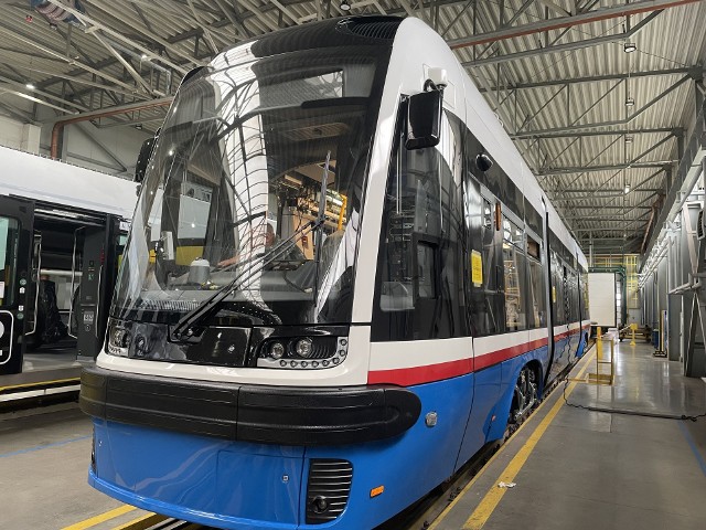 Wszystkie zamówione tramwaje będą niskopodłogowe, wyposażone w najnowocześniejsze systemy informacji, klimatyzację, wi-fi oraz ładowarki do urządzeń mobilnych.
