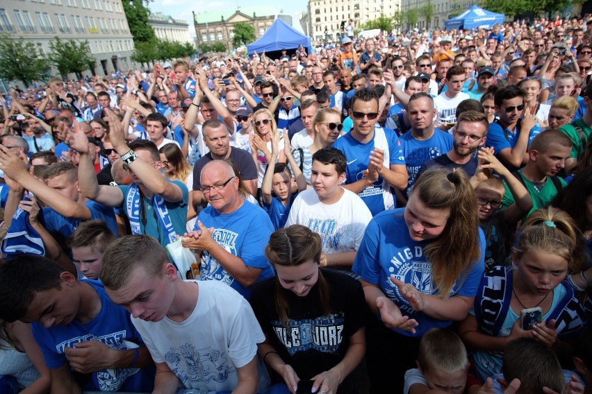 W niedzielę, 5 lutego kibice będą mogli spotkać piłkarzy...