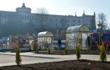 Al. Tysiąclecia: Rozebrano stary barak, w tym miejscu powstał skwer (ZDJĘCIA)