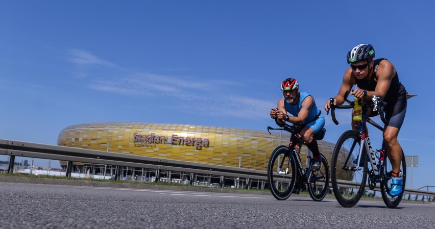 Gdańska wersja triathlonu. Tym razem uczestnicy zawodów tylko biegali i jeździli na rowerze [wideo, zdjęcia]