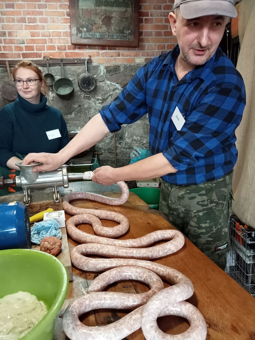 Biała kiełbasa Jacka Gardzisza jest w naturalnych flakach...