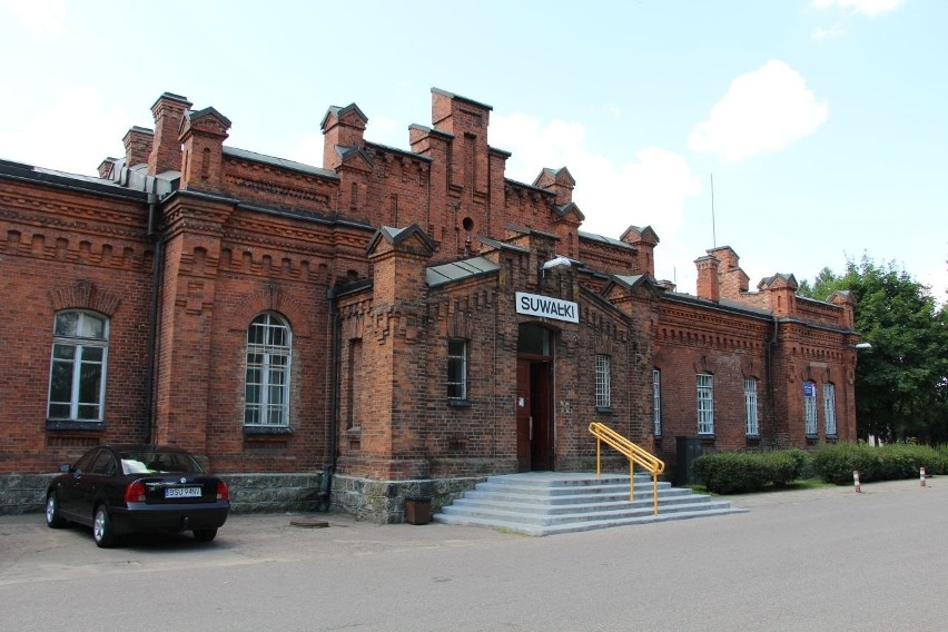 Zabytkowy dworzec w Suwałkach zostanie wyremontowany. Tra...