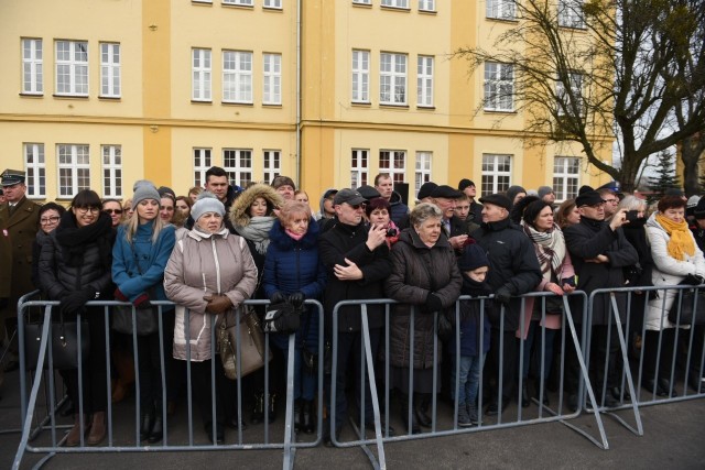 W sobotę 23 lutego w Centrum Szkolenia Artylerii i Uzbrojenia uroczystą przysięgę wojskową wieńczącą szkolenie podstawowe do Narodowych Sił Rezerwowych złożyło 109 elewów. Żołnierze rozpoczęli szkolenie 7 stycznia 2019 roku. Służba przygotowawcza do NSR składa się ze szkolenia podstawowego (trwało od 7 stycznia do 22 lutego 2019 roku) oraz szkolenia specjalistycznego (rozpocznie się 25 lutego i potrwa do  29 marca 2019  roku), które kończy się egzaminem.Podczas szkolenia podstawowego żołnierze opanowują m.in. podstawy bojowego zachowania się, przygotowanie do realizacji zadań ogniowych z wykorzystaniem broni strzeleckiej, podstawowe umiejętności z zakresu szkolenia bojowego umożliwiających realizację zadań podczas działań bojowych. Następnie szkoleni są w CSAiU w Toruniu w następujących specjalnościach wojskowych: obsługa moździerza lekkiego, obsługa wyrzutni artylerii rakietowej, obsługa działa (HS,AHS,AS), obsługa moździerza, operator przeciwpancernych pocisków kierowanych, rozpoznanie artyleryjskie, rachmistrz nastaw do strzelania.