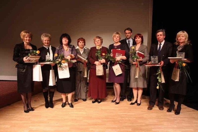 Złota Dziesiątka Lekarzy. 1. Ewa Chudecka- Dziekan, Danuta Dyjas &#8211; Walczak, Mariola Żołyniak- Jabłońska, Teodora Słoń, Jadwiga Szczerbicka, Teresa Kacperczyk &#8211; Baran, Zbigniew Stępień, Anna Drabik, Przybyszew Iwona Szymańska-Baran, Waldemar Witkowski.