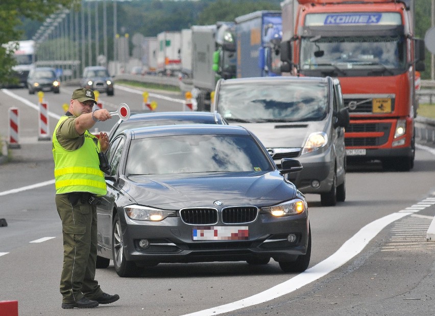 Tymczasowe kontrole graniczne zostały wprowadzone na czas od...