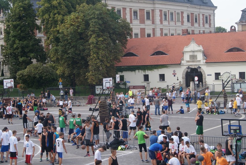 Pszczyna: W sobotę rynek opanowali koszykarze [ZDJĘCIA]