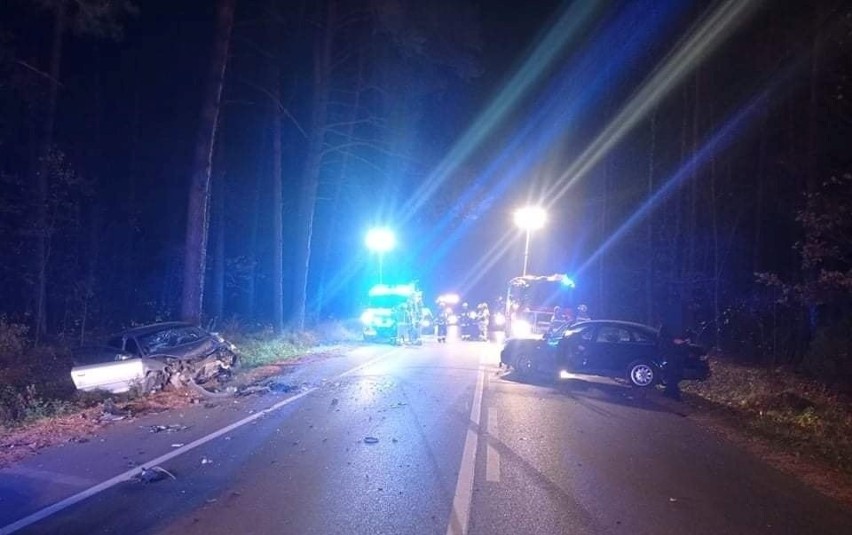 Wypadek między Długosiodłem a Starym Bosewem. Cztery osoby zostały ranne. 30.10.2021. Zdjęcia