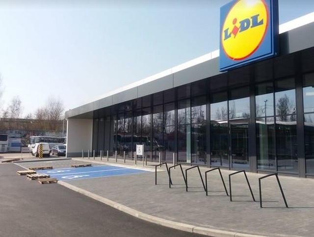 Będzie to 18 sklep sieci Lidl w Łodzi. Gdzie mieści się nowy obiekt? Kiedy łodzianie będą mogli zrobić w nim zakupy? Czytaj na następnych kartach.