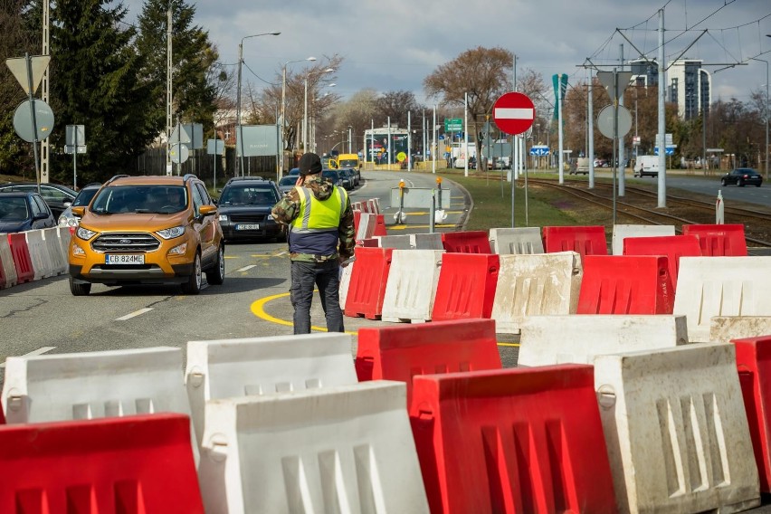 Ruch pojazdów ulicą Toruńską w obu kierunkach będzie odbywać...