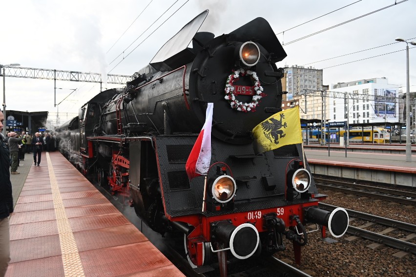 Przejazd zabytkowego pociągu z gen. Józefem Hallerem na...