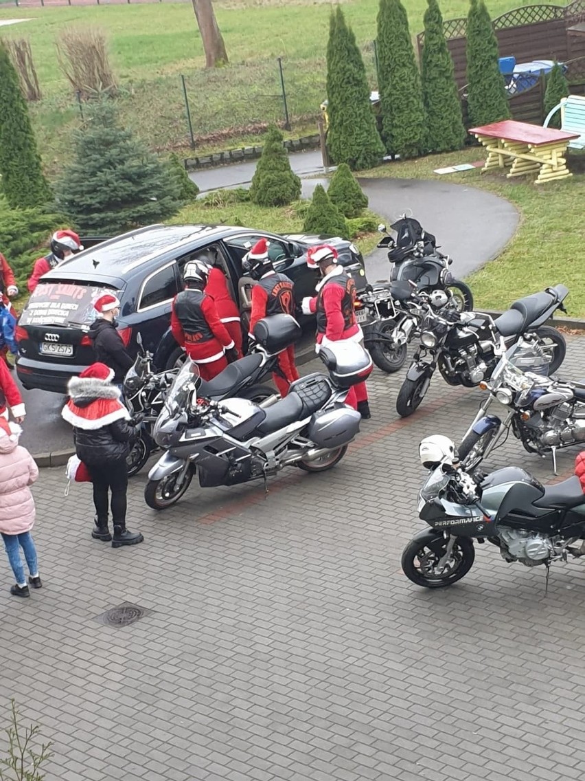 Moto Mikołaje na motocyklach odwiedzili dzieci z domu dziecka (ZDJĘCIA)