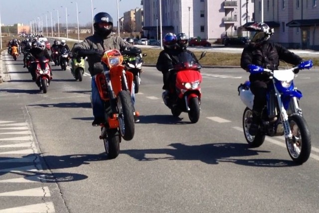 Parada motocykli w Opolu. Aleja Solidarności.