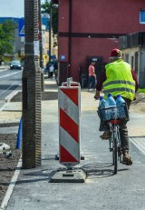 Bydgoszcz: Remont ulicy Chodkiewicza. Na nowej ścieżce rowerowej zostawili starą latarnię