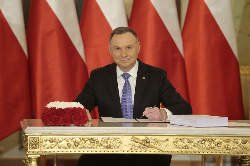 Prezydent Andrzej Duda podpisał ustawę o obronie ojczyzny....