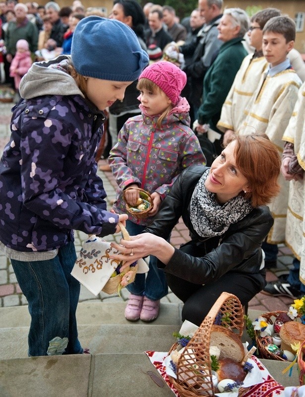 Poświęcenie koszyków z pokarmem w soborze archikatedralnym św. Jana Chrzciciela.