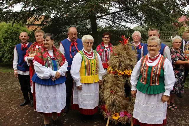 To były niezwykle kolorowe Dożynki w Mroczkowie. Poświęcono piękne wieńce. Zobacz więcej zdjęć na kolejnych slajdach>>>