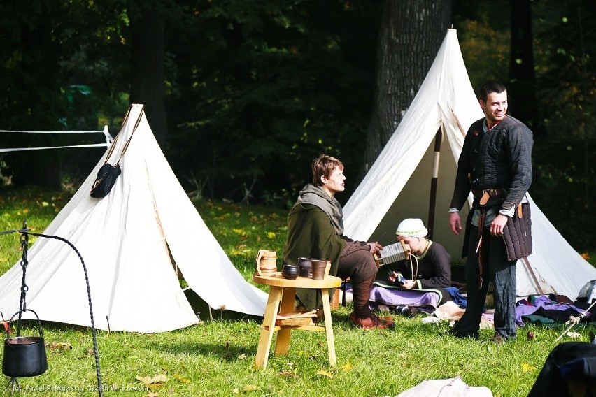 Wrocław: Rycerze i pokazy walk na jarmarku w Leśnicy (ZDJĘCIA, PROGRAM)