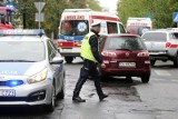 Zderzenie dwóch aut w Koronowie. Jedna osoba w szpitalu. Są utrudnienia w ruchu