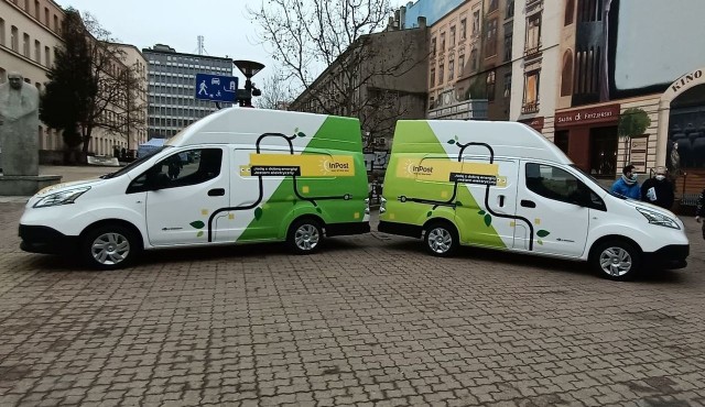 Przesyłki do paczkomatów będą w Łodzi rozwożone elektrycznymi samochodami. To jeden z elementów programu „Green City”.