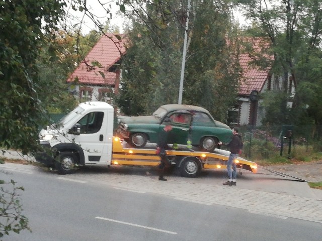 Kradzież i sprawców na zdjęciach uwiecznił świadek zdarzenia.