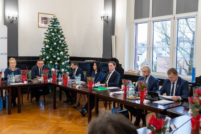 Budżet dla powiatu lublinieckiego na rok 2024 został przyjęty. Na sesji mówiono też o sytuacji szpitala