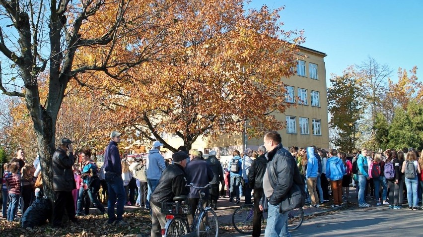 Pożar Zespołu Szkół Samorządowych Nr 3 w Opocznie. Ewakuowano 800 osób [ZDJĘCIA] 