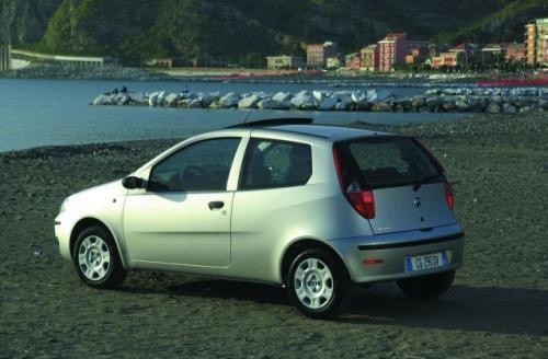 Fot. Fiat: Punto oferowane jest z nadwoziem 3-lub 5-drzwiowym. Bardziej praktyczna jest wersja 5-drzwiowa.