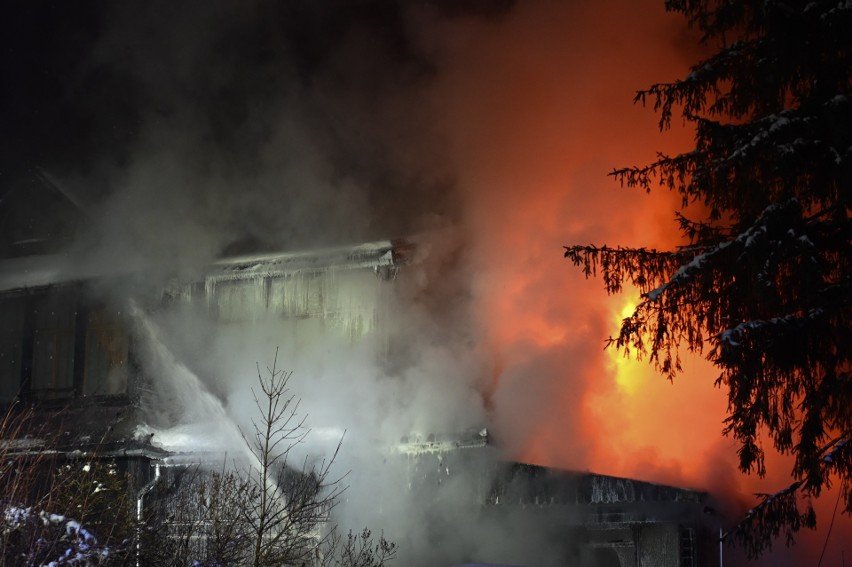 Pożar drewnianego budynku na Bulwarach Słowackiego w...