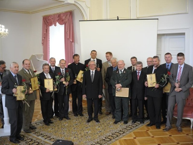 Jedenaście statuetek "W Trosce o Środowisko&#8221; odebrali przedstawiciele opolskich firm, samorządów i organizacji pozarządowych.