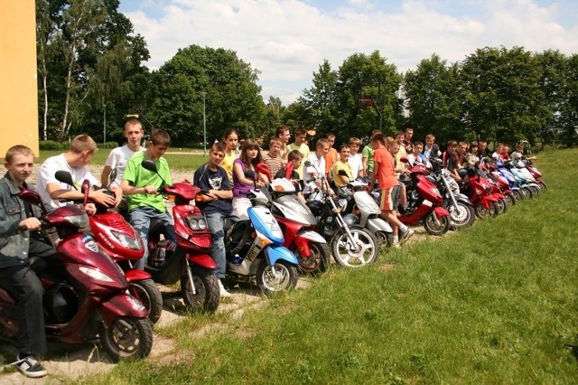 Gimnazjalistów chętnych do zdobycia karty motorowerowej w powiecie białobrzeskim przybywa z roku na rok.