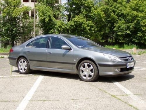 Peugeot 607 należy do klasy wyższej i konkuruje głównie z...