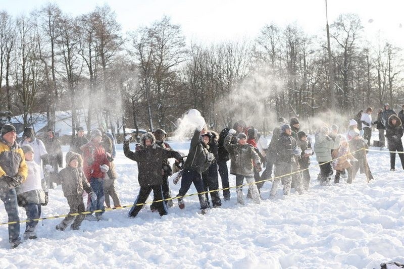 Zdjecia z pierwszej bitwy śniegowej w Slupsku.