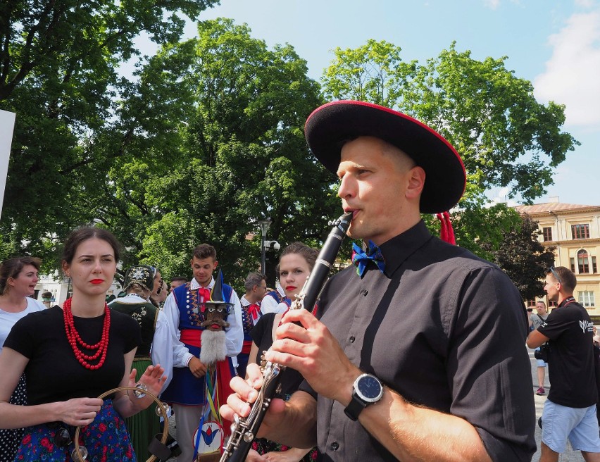 Roztańczony korowód przeszedł ulicami Lublina. Zobacz zdjęcia 