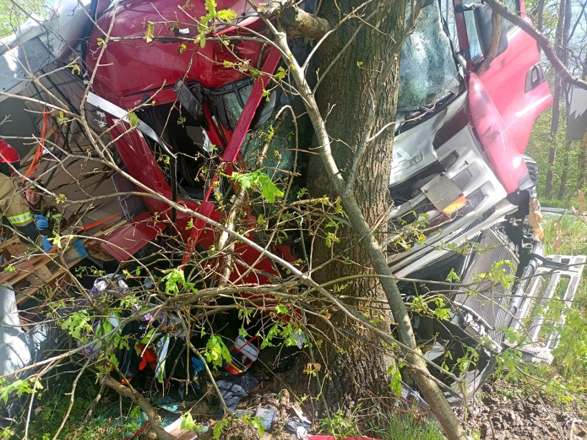 Groźny wypadek w Kątach Wrocławskich, w pobliżu autostrady...