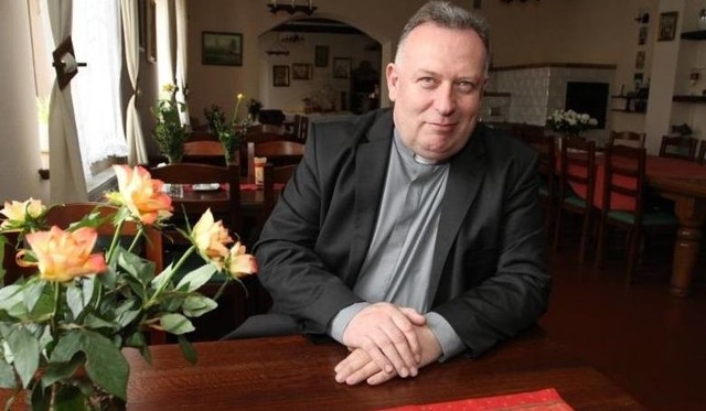 Ksiądz Wiesław Kowalewski jest bardzo zadowolony z rosnącej z roku na rok liczby osób odwiedzających Rytwiany.