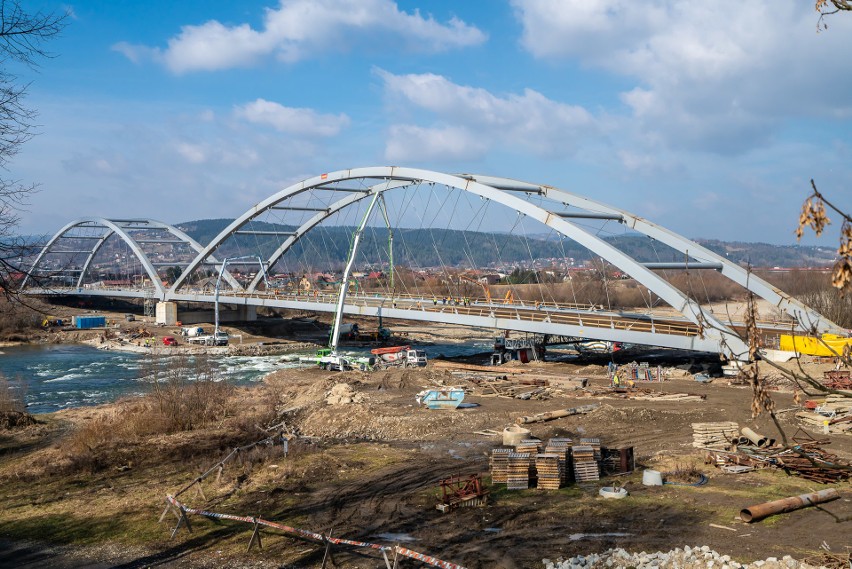 Nowy Sącz. Betonowanie mostu heleńskiego prawie zakończone [ZDJĘCIA]