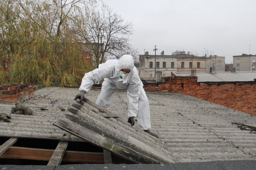 W koluszkowskim Urzędzie Miejskim można składać wnioski o usunięcie azbestu