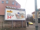 Koszyk Kaczyńskiego na billboardzie Biedronki?