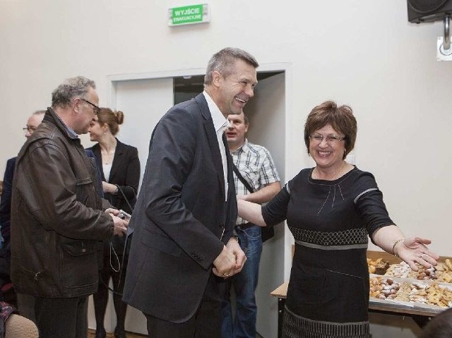 Gospodyni kongresu Jadwiga Irla szczególnie serdecznie witała gościa specjalnego mityngu w Belwederze &#8211; Bogdana Wentę.