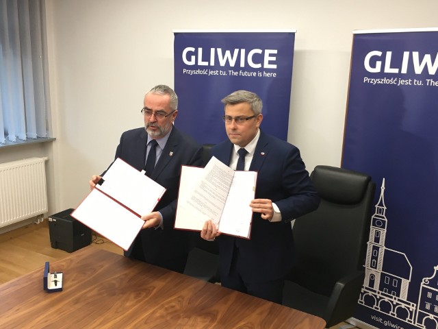 Ponad 11 mln zł dofinansowanie do budowy odcinka południowej obwodnicy miasta. P.o. prezydenta Gliwic i wojewoda śląski podpisali umowę.