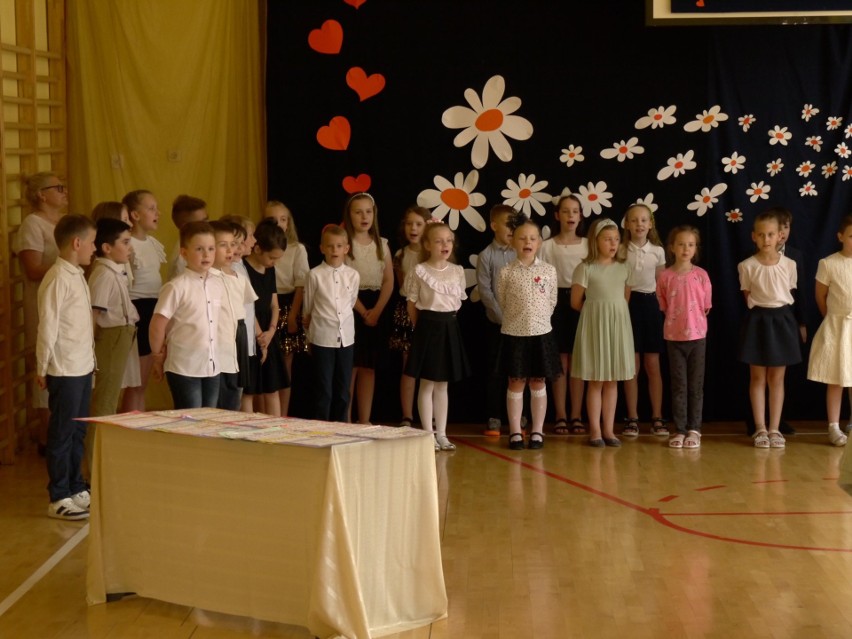 Piękna akademia z okazji "Dnia Rodziny" w Publicznej Szkole Podstawowej w Lipsku. Zobacz zdjęcia